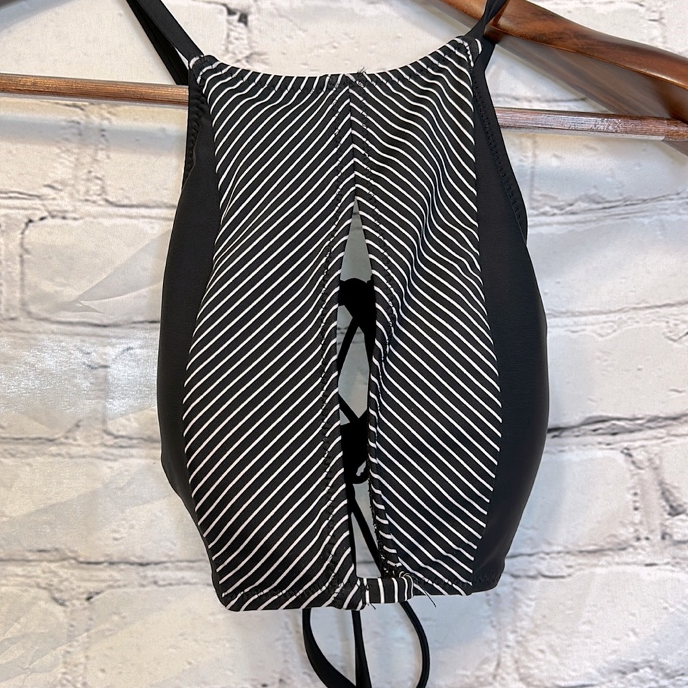Black White Striped High Neck Halter Style Bikini Swimsuit Top Size Large